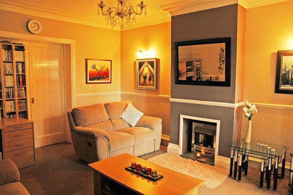 Pitreavie Guest House Dunfermline Exterior photo