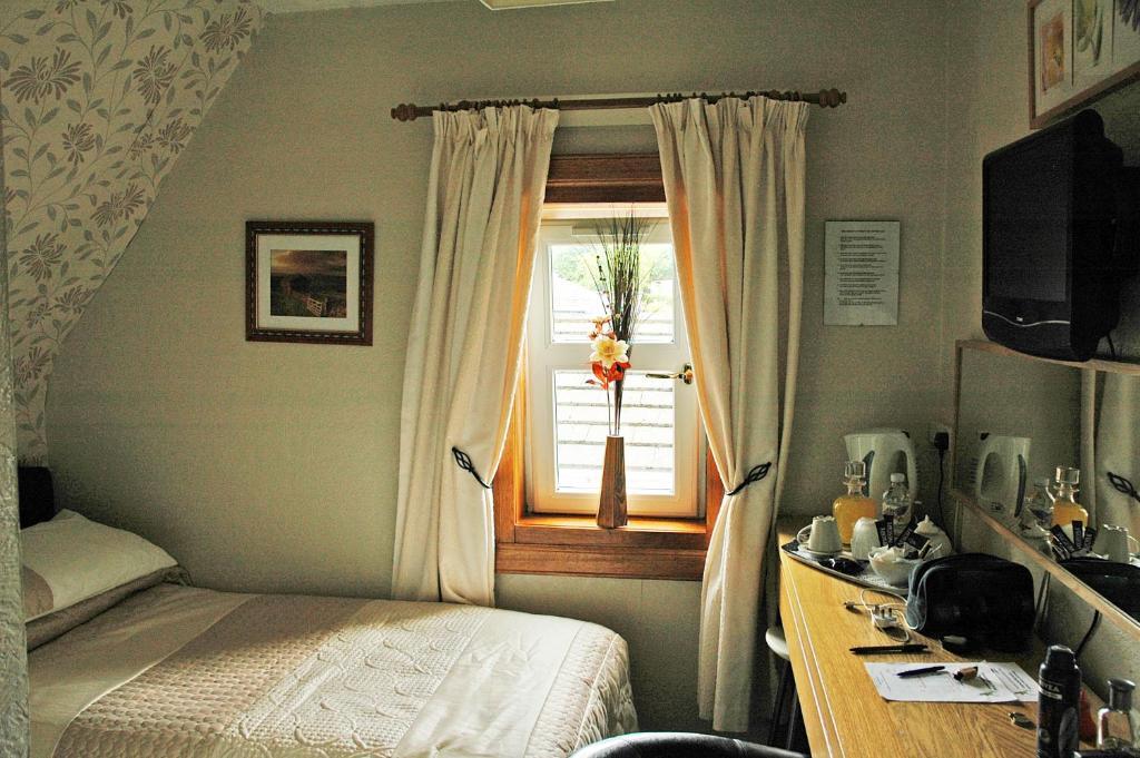 Pitreavie Guest House Dunfermline Room photo