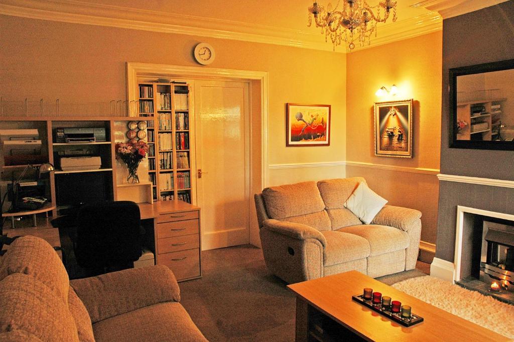 Pitreavie Guest House Dunfermline Exterior photo