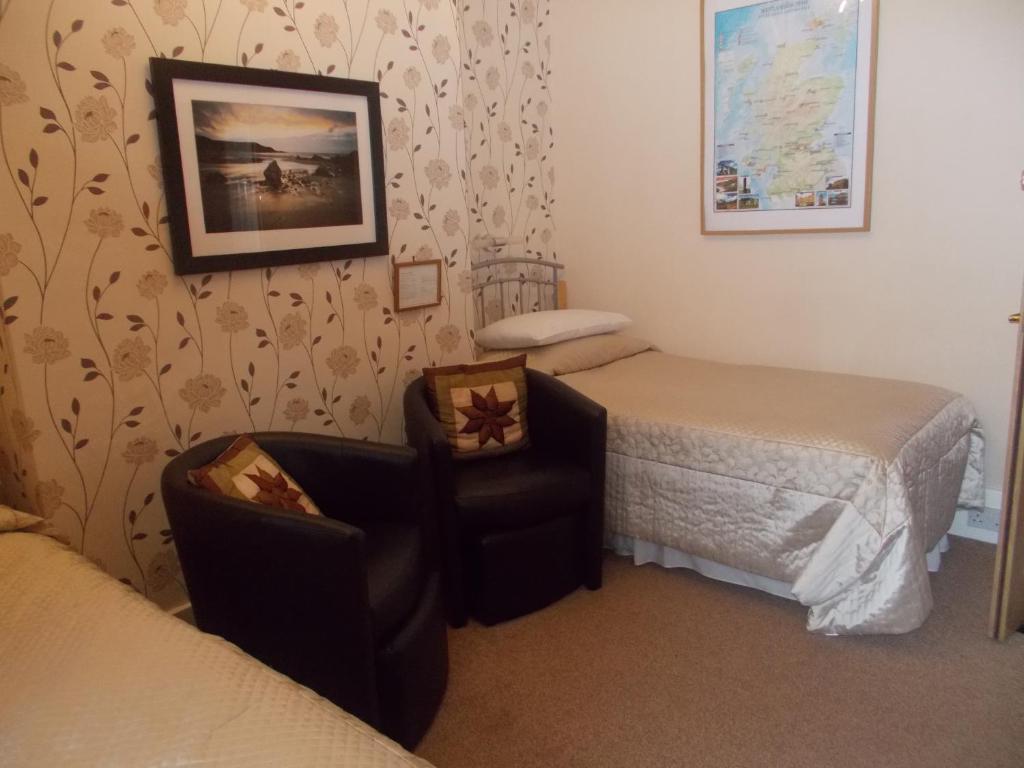 Pitreavie Guest House Dunfermline Room photo